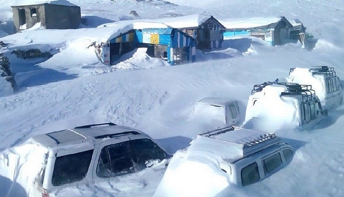 snowfall at kashmir